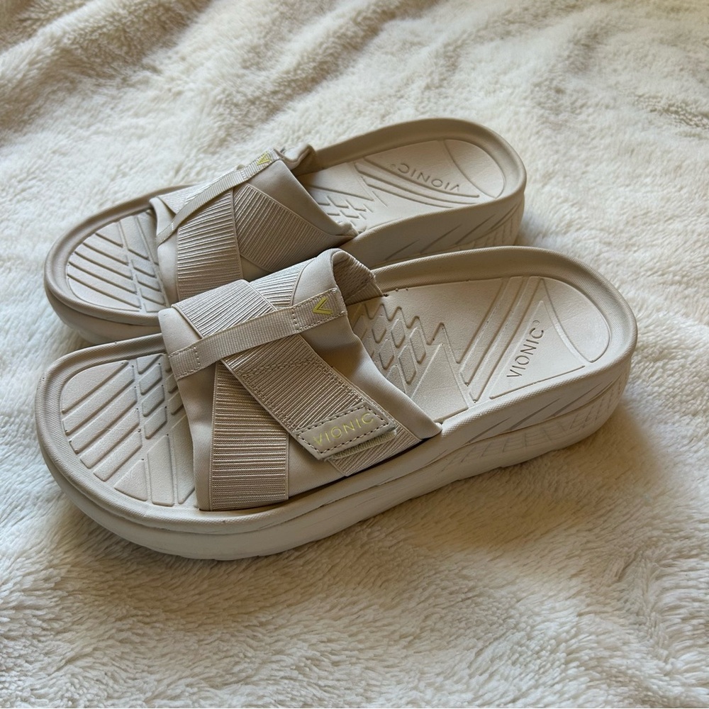 Vionic Birch colored slides